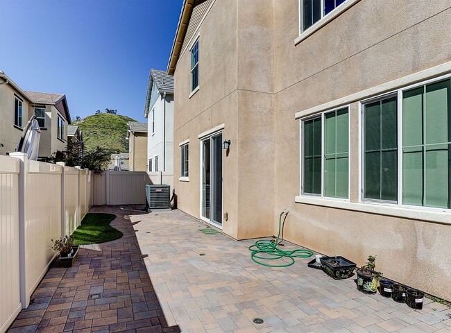 Building Photo - Beautiful 4 Bedroom Home in River Village!