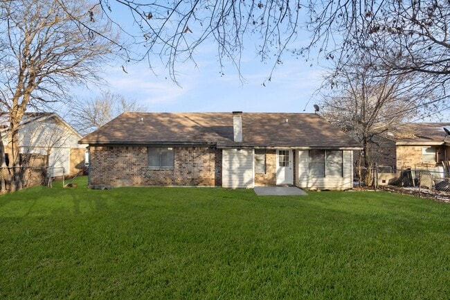 Building Photo - 7509 Echo Hill Dr