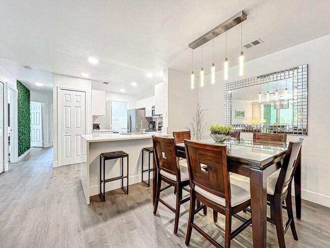 Building Photo - Seurat Street, Orlando, FL 32819 - 4 BR 2 BA condo