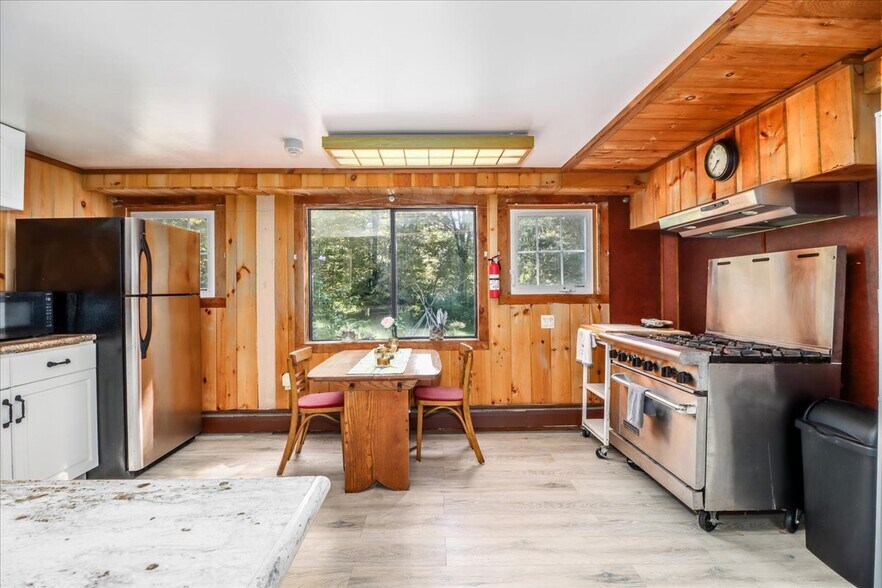 Building Photo - 155 Squash Hollow Rd