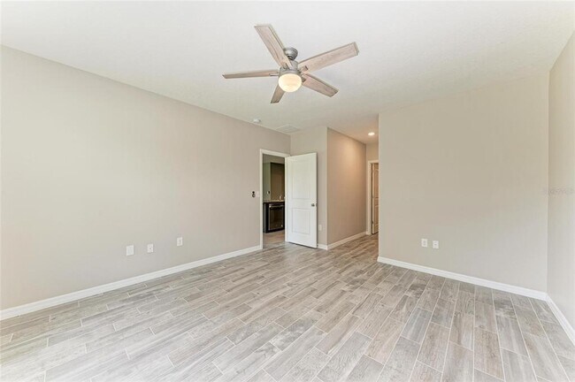 Building Photo - 2825 Greenleaf Ter