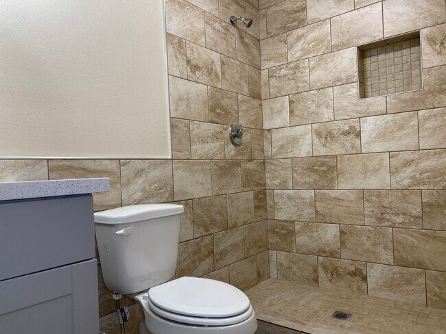 Building Photo - 5702 Golden Grove Ln