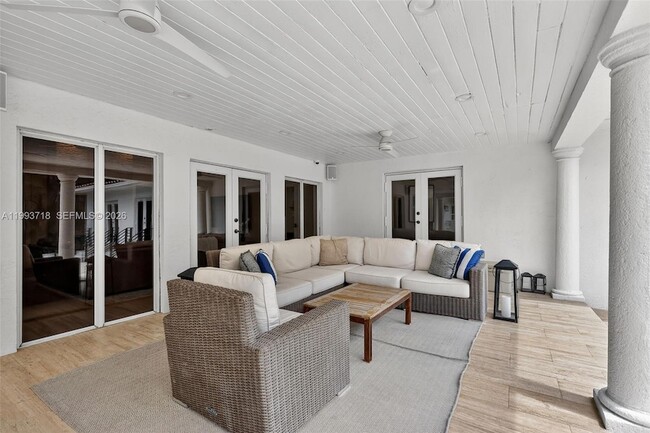 Building Photo - 3258 Riviera Dr