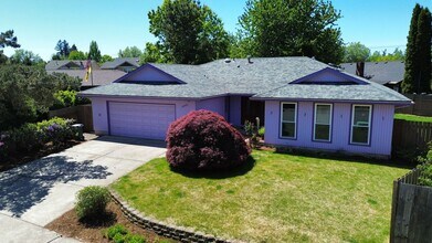 Building Photo - One level home with lots of character in Hillsboro.