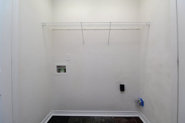 Building Photo - Spacious 3BR with Sunroom & Eat-In Kitchen – Holsberry Estates