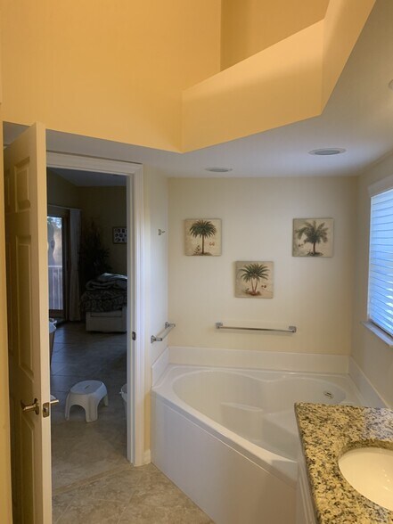 Building Photo - 26630 Rosewood Pointe Dr