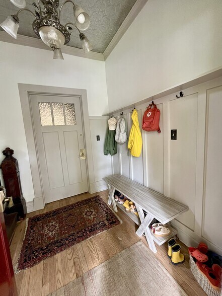 Building Photo - 403 Dewey St