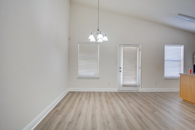 Building Photo - 3-Bedroom Home with Open Floor Plan, and Oversized Primary Suite