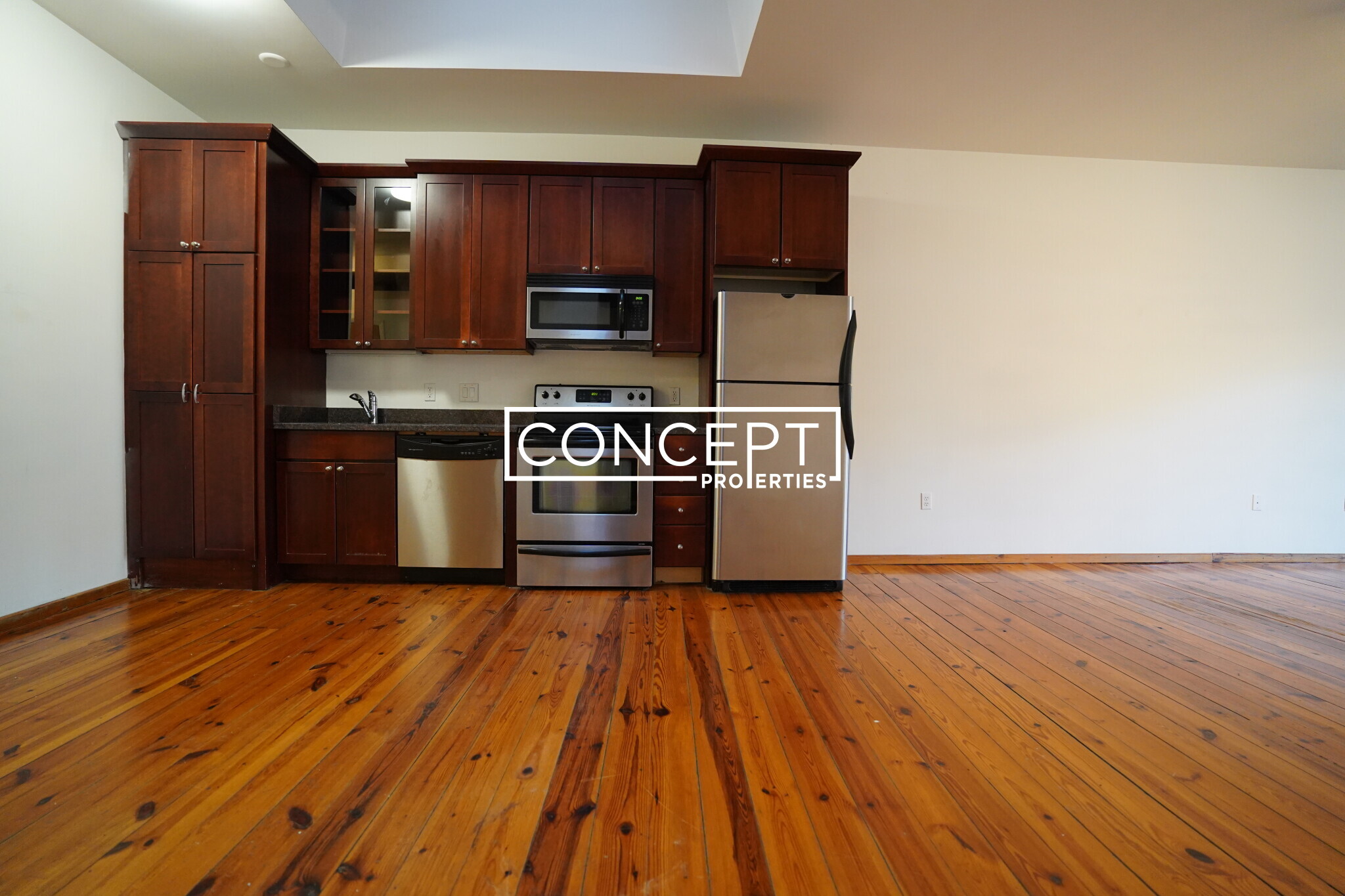 Building Photo - 600 Columbia Rd