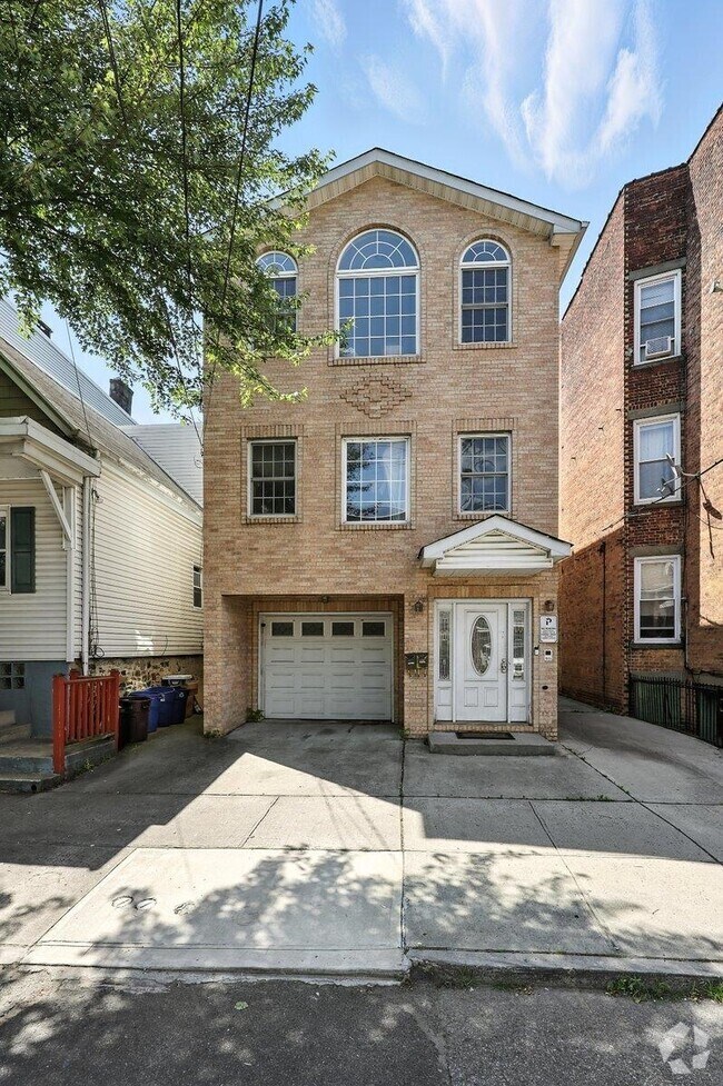 Building Photo - 207 New York Ave