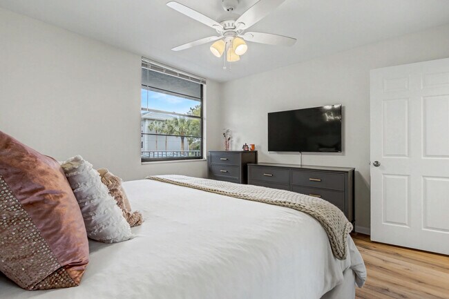 Building Photo - 1518 Whitehall Dr