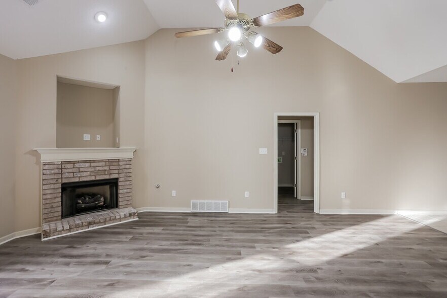 Building Photo - 1129 Red Fern Cir E