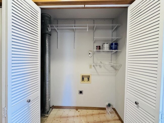 Building Photo - 2153 Alpine Dr