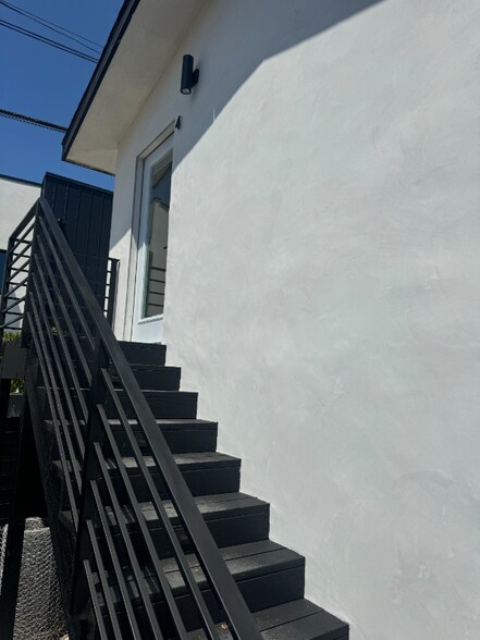 Building Photo - 315 6th Ave