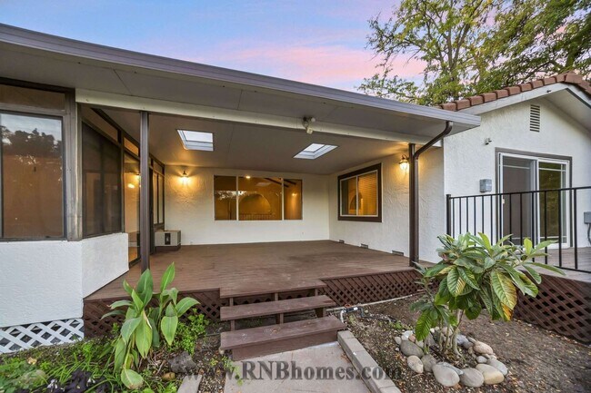 Building Photo - 4305 Whispering Oak Cir