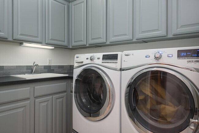 Building Photo - 1615 Savvy Ct