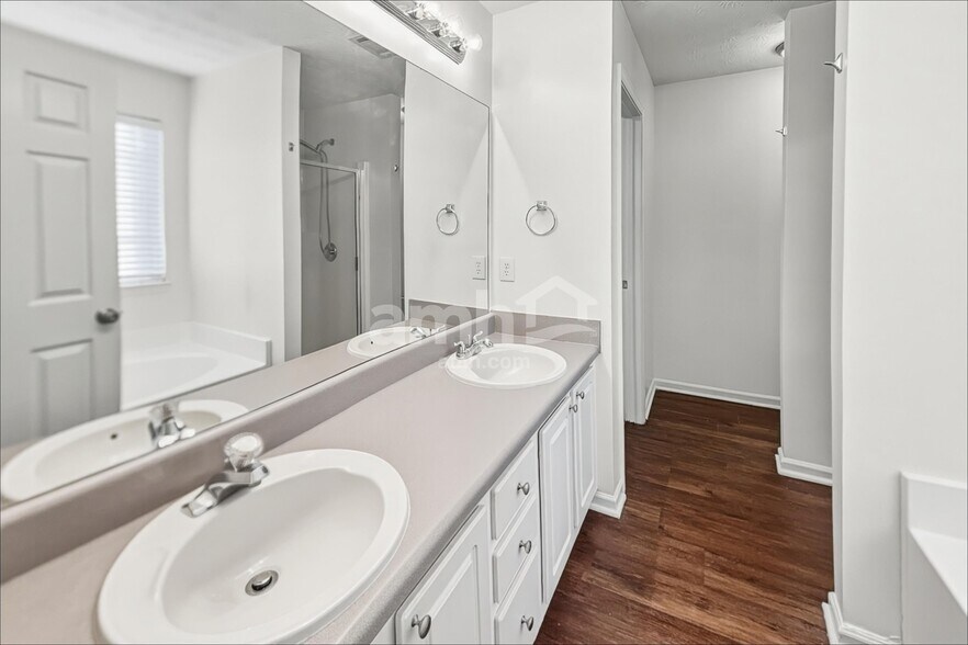 Building Photo - 3168 Bradford Pear Dr