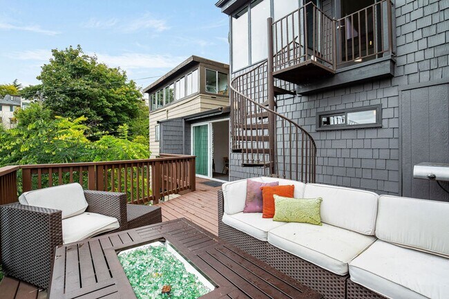 Building Photo - North Capitol Hill One-of-a- Kind Duplex!