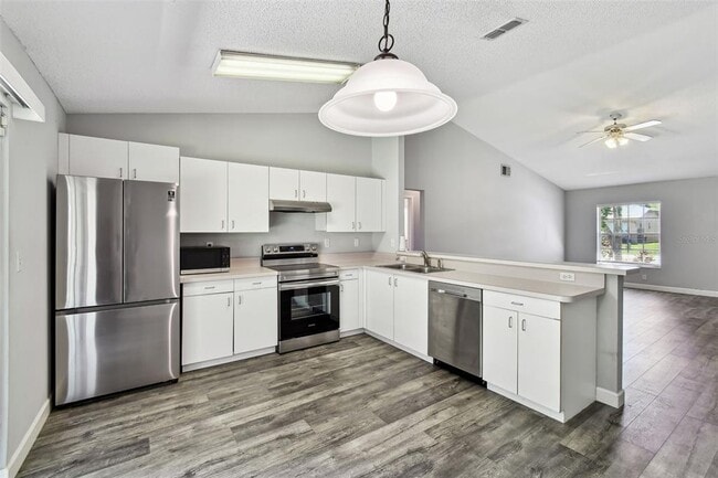 Building Photo - 331 Feather Tree Dr
