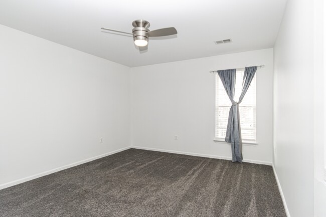 Building Photo - 6 Mintwood Dr