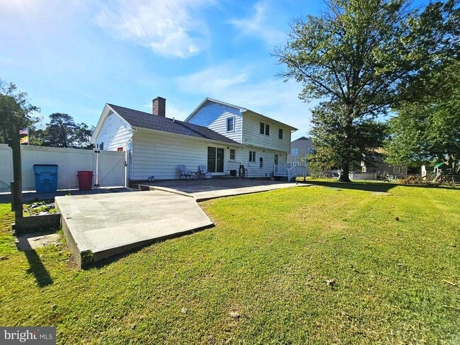 Building Photo - 8681 Mar Lynn Dr