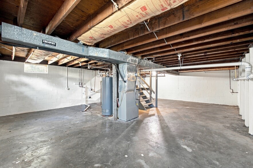 Building Photo - 630 NE 90th St