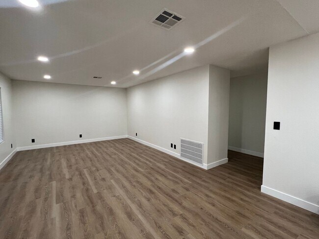 Building Photo - 3812 Melody Ln