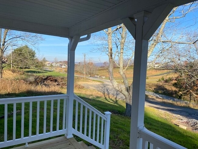 Building Photo - SUBLEASE through May 2026 3 Bedroom 2 Bath-Beautiful Views