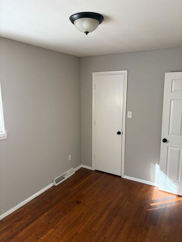 Building Photo - 1511 Sylvan Ln