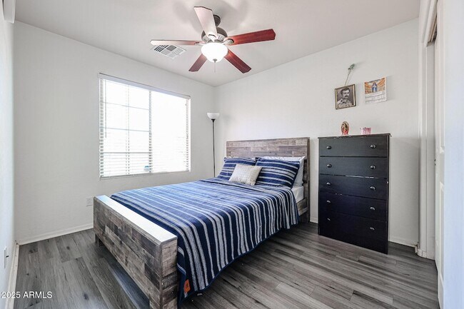 Building Photo - 13959 W Country Gables Dr