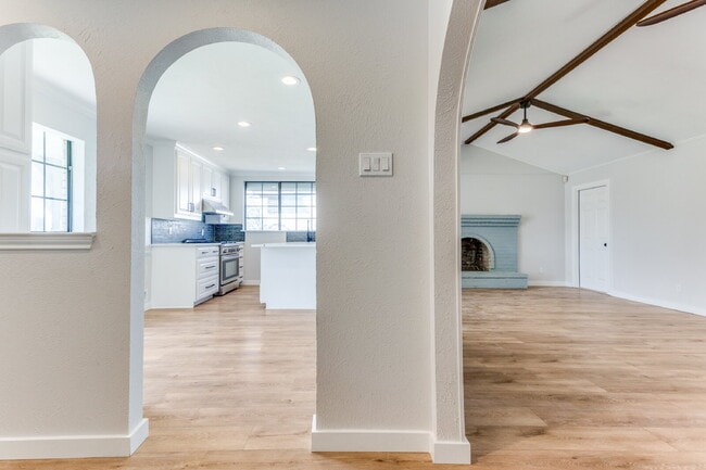 Building Photo - "Charming 3-Bedroom Home in Garland with 2 Full Baths and 1445 Sq Ft of Comfort!"