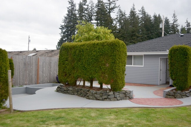 Building Photo - Charming Updated 1955 Rambler – 3 Bed, 2 B...