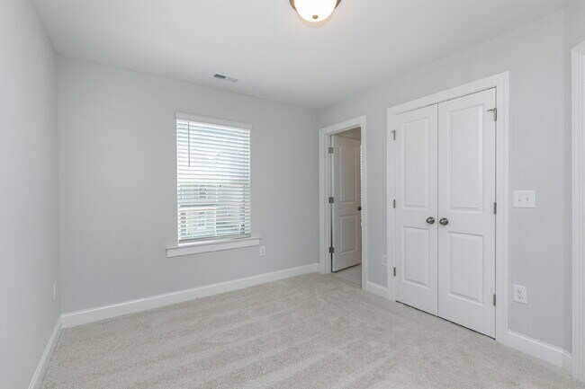 Building Photo - 341 Old Grove Ln