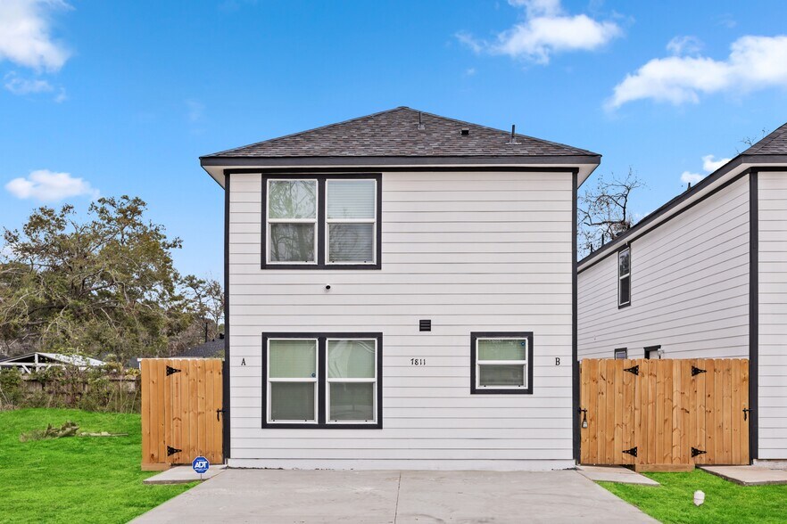Building Photo - 8220 Bigwood St