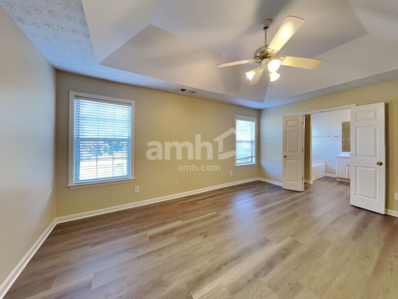 Building Photo - 820 Whitecrest Ct