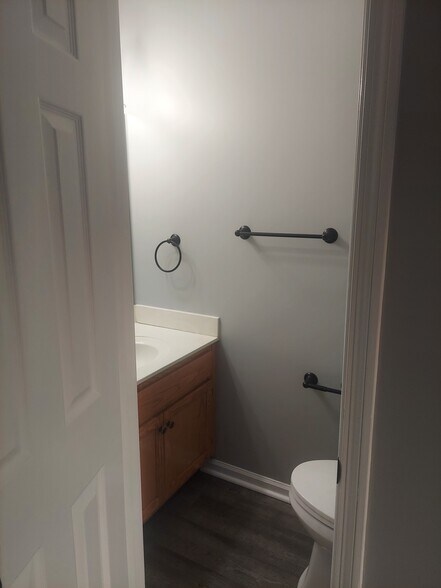 Half Bath - 110 Eveningside Dr