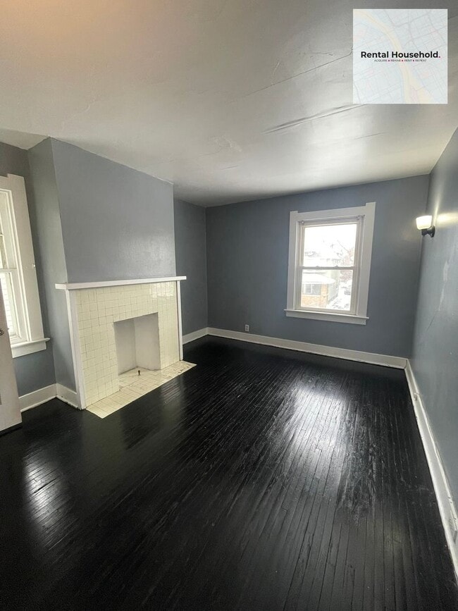 Building Photo - Spacious & Charming Colonial- Almost 1800sqft + Cozy Nooks