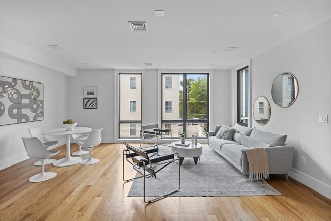 Building Photo - 532 E 3rd St