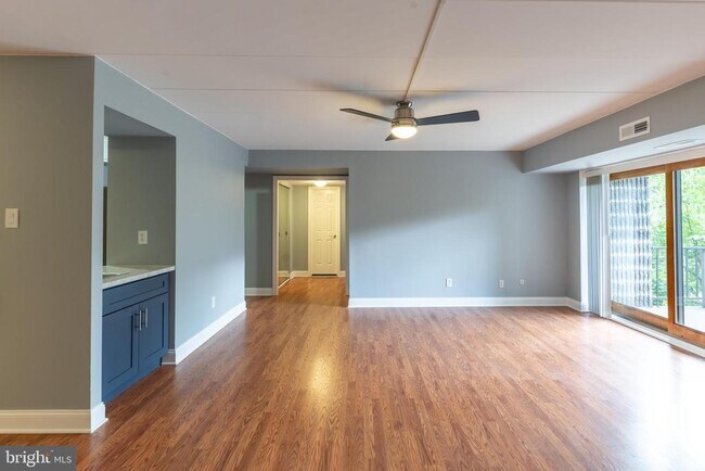 Building Photo - 235 E Village Rd