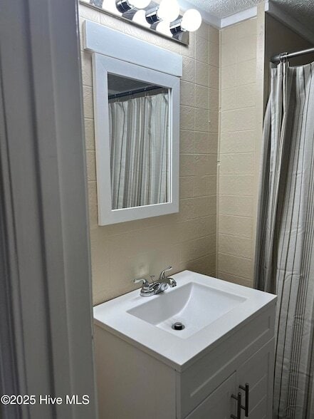 Building Photo - 178 Rosalyn Rd