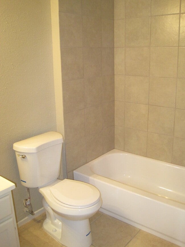Building Photo - 6822 Harpers Dr