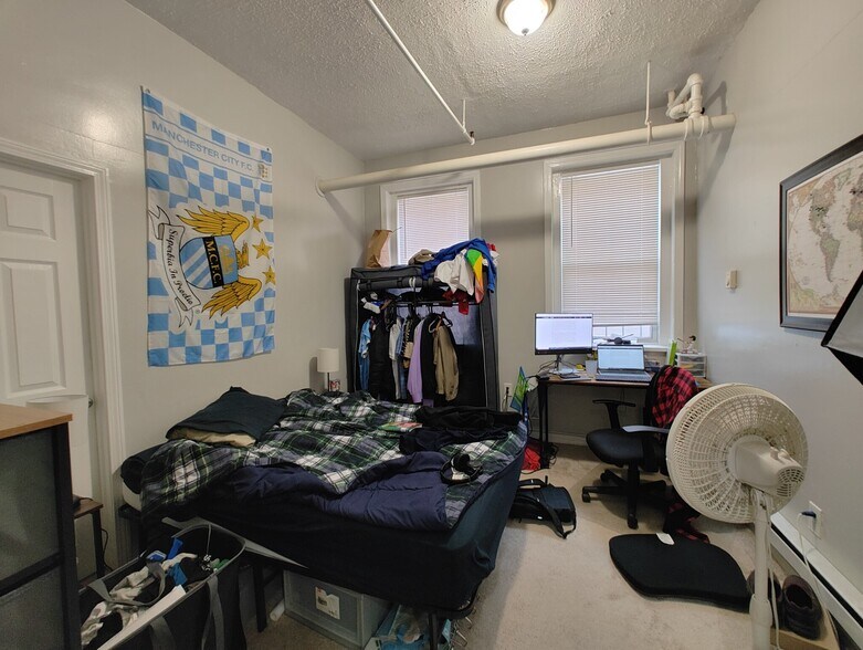 Building Photo - 466 Park Dr