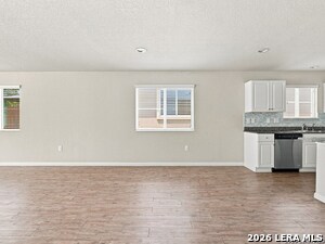 Building Photo - 10203 Relic Oaks