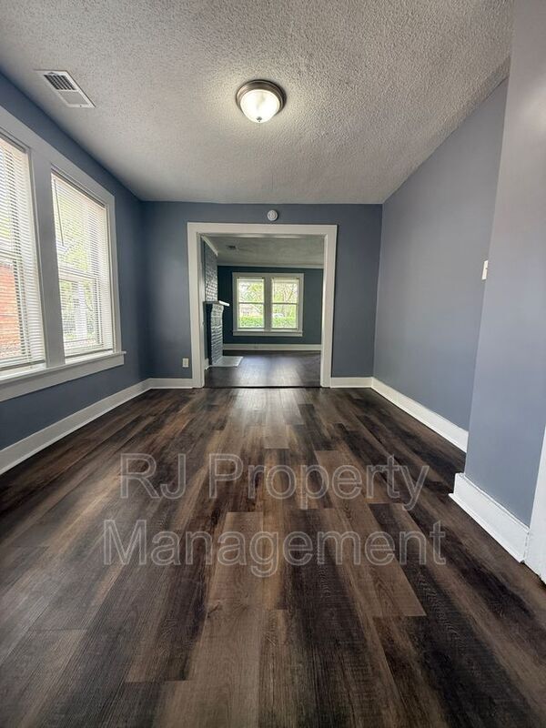 Building Photo - 425 Carpenter St