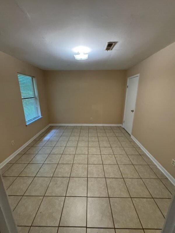 Building Photo - 801B Sandpiper Dr