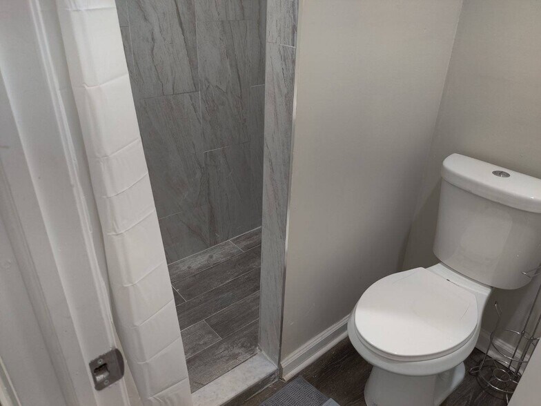 Building Photo - 5535 Crowson St