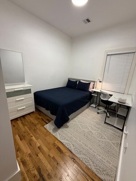 Building Photo - 120 Regent St