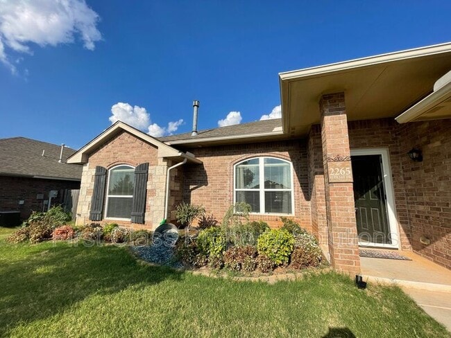 Building Photo - 2265 Blue Jay Dr