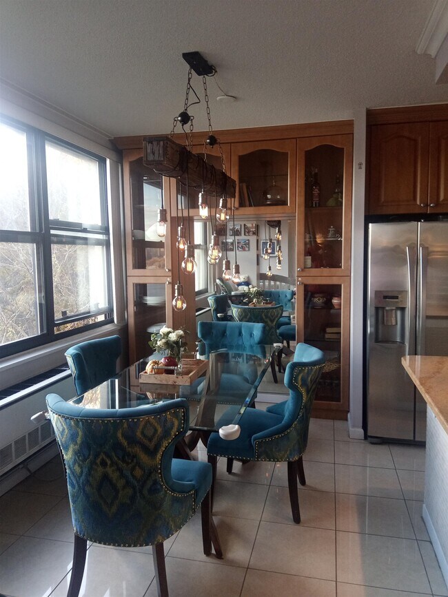 Building Photo - 7000 BLVD E