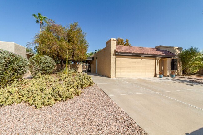 Building Photo - Unfurnished 2-bedroom 2 bath home in Sun Lakes 55 + community!